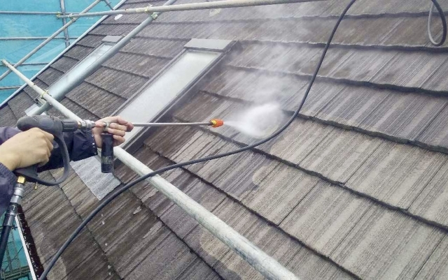 適したタイミングで屋根工事をする